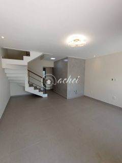 Casa Triplex à Venda em Ipitanga – Frente para o Rio