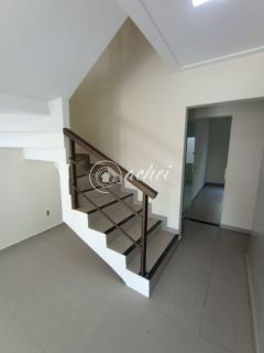 Casa Triplex à Venda em Ipitanga – Frente para o Rio