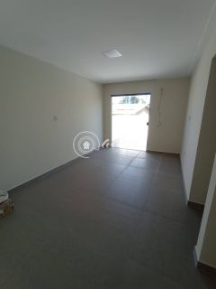 Casa Triplex à Venda em Ipitanga – Frente para o Rio