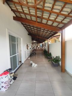 Casa à venda em condomínio fechado