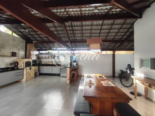 Casa à venda em condomínio fechado