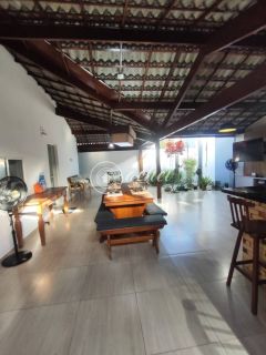 Casa à venda em condomínio fechado