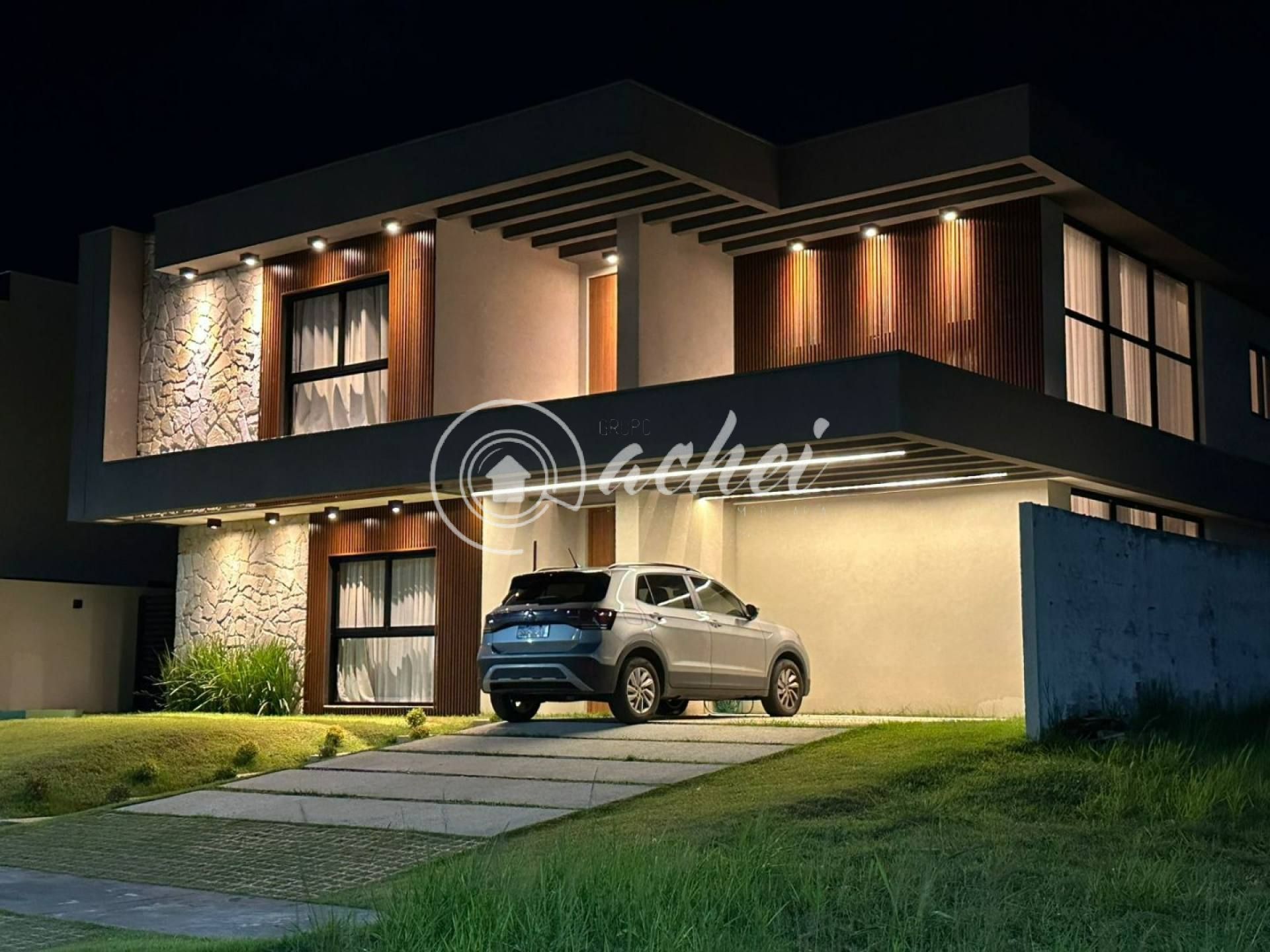 Casa de Alto Padrão no Alphaville Litoral Norte 3 | 4 Suítes, Área Gourmet Completa e Piscina com Hidromassagem