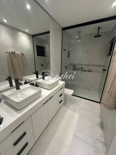 Casa de Alto Padrão no Alphaville Litoral Norte 3 | 4 Suítes, Área Gourmet Completa e Piscina com Hidromassagem