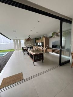 Casa de Alto Padrão no Alphaville Litoral Norte 3 | 4 Suítes, Área Gourmet Completa e Piscina com Hidromassagem