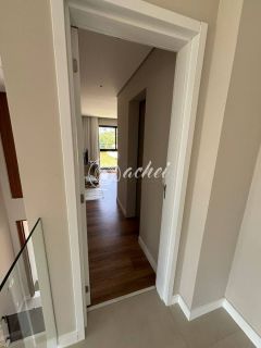 Casa de Alto Padrão no Alphaville Litoral Norte 3 | 4 Suítes, Área Gourmet Completa e Piscina com Hidromassagem