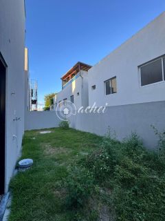 Casas Triplex à venda em Condomínio no bairro de Buraquinho