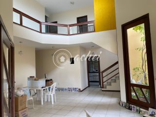 Casa Nascente com 4 Quartos e Área de Lazer Completa Próxima à Praia