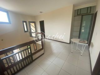 Casa Nascente com 4 Quartos e Área de Lazer Completa Próxima à Praia