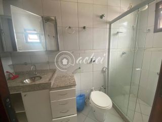 Casa Nascente com 4 Quartos e Área de Lazer Completa Próxima à Praia