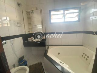 Casa Nascente com 4 Quartos e Área de Lazer Completa Próxima à Praia