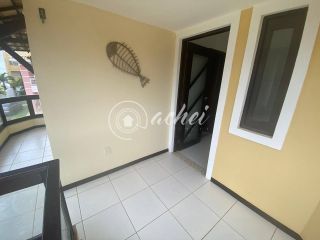 Casa Nascente com 4 Quartos e Área de Lazer Completa Próxima à Praia