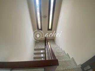 Casa Nascente com 4 Quartos e Área de Lazer Completa Próxima à Praia