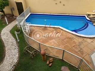 Casa Nascente com 4 Quartos e Área de Lazer Completa Próxima à Praia