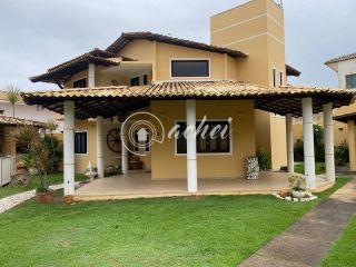 Casa Nascente com 4 Quartos e Área de Lazer Completa Próxima à Praia