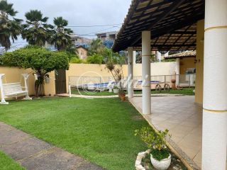 Casa Nascente com 4 Quartos e Área de Lazer Completa Próxima à Praia