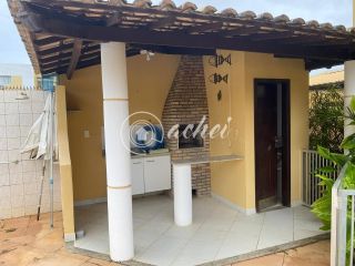 Casa Nascente com 4 Quartos e Área de Lazer Completa Próxima à Praia