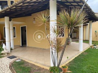 Casa Nascente com 4 Quartos e Área de Lazer Completa Próxima à Praia