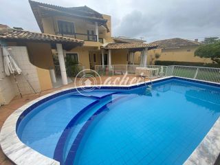 Casa Nascente com 4 Quartos e Área de Lazer Completa Próxima à Praia