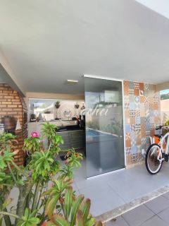 Casa de Alto Padrão à Venda no Miragem