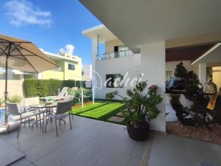 Casa de Alto Padrão à Venda no Miragem