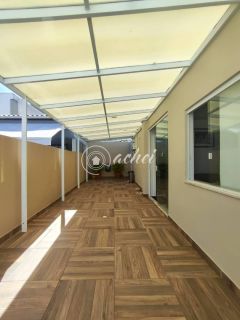 Casa de Alto Padrão à Venda no Miragem