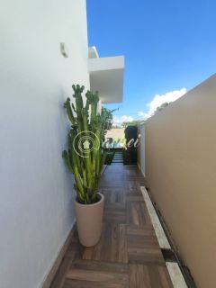 Casa de Alto Padrão à Venda no Miragem