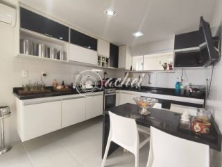 Casa de Alto Padrão à Venda no Miragem