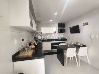 Casa de Alto Padrão à Venda no Miragem