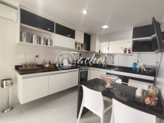 Casa de Alto Padrão à Venda no Miragem