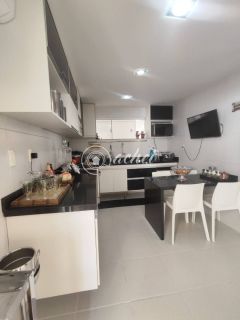 Casa de Alto Padrão à Venda no Miragem