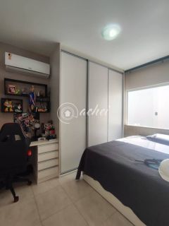 Casa de Alto Padrão à Venda no Miragem