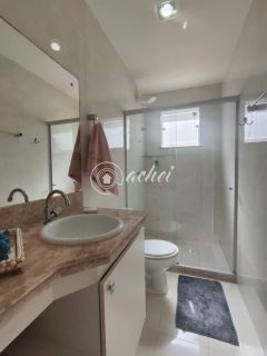 Casa de Alto Padrão à Venda no Miragem