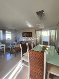 Casa de Alto Padrão à Venda no Miragem