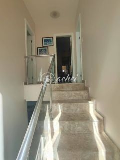 Casa de Alto Padrão à Venda no Miragem