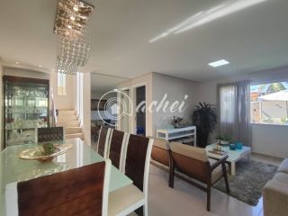 Casa de Alto Padrão à Venda no Miragem