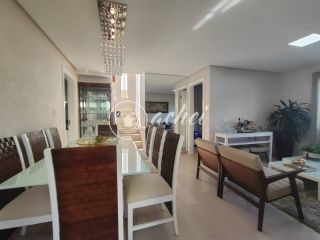 Casa de Alto Padrão à Venda no Miragem