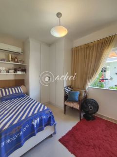 Casa de Alto Padrão à Venda no Miragem