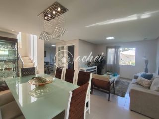 Casa de Alto Padrão à Venda no Miragem