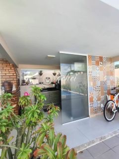 Casa de Alto Padrão à Venda no Miragem