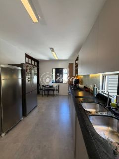 Casa em condomínio fechado com 5 quartos, piscina privativa e terreno de 400m² em Buraquinho, Lauro de Freitas