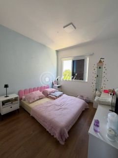 Casa em condomínio fechado com 5 quartos, piscina privativa e terreno de 400m² em Buraquinho, Lauro de Freitas