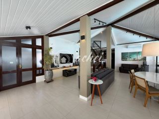 Casa em condomínio fechado com 5 quartos, piscina privativa e terreno de 400m² em Buraquinho, Lauro de Freitas