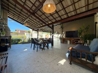 Casa em condomínio fechado com 5 quartos, piscina privativa e terreno de 400m² em Buraquinho, Lauro de Freitas