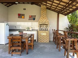 Casa à venda com quarto térreo