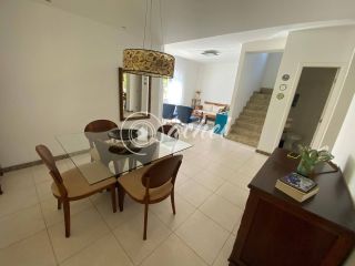 Casa à venda em condomínio clube – Priscila Dutra