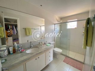 Casa à venda em condomínio clube – Priscila Dutra