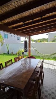 Casa moderna 4/4, finamente decorada, energia solar, Condomínio com infraestrutura completa.