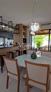 Casa moderna 4/4, finamente decorada, energia solar, Condomínio com infraestrutura completa.