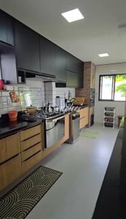 Casa moderna 4/4, finamente decorada, energia solar, Condomínio com infraestrutura completa.